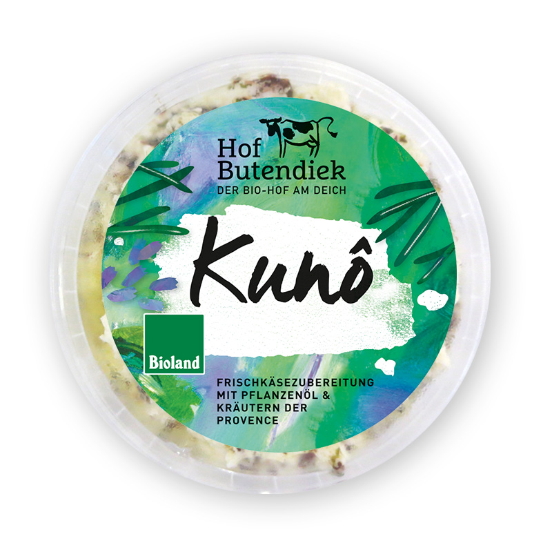 sorte-kuno-becher-offen Kuno: Frischkäsebecher von oben mit grünlichem Etikett, Titel und Logo vom Hof